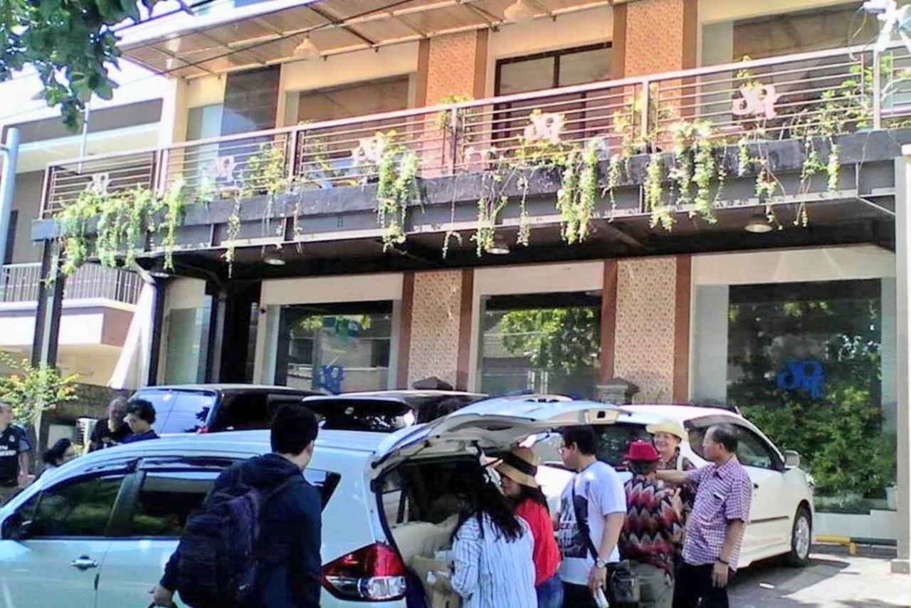 Hotel Graha Dpt 33 Surabaya Exterior foto